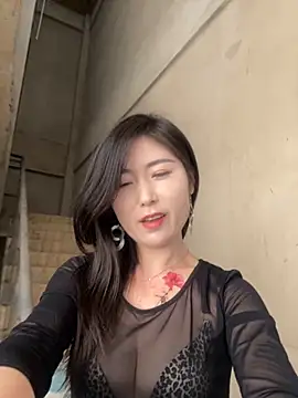 Snapshot of xtt1689999 chatting on 11/13/25, 03:49 xtt1689999 online show from 11/13/25, 03:49