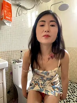 Snapshot of xtt1689999 chatting on 11/22/25, 03:27 xtt1689999 online show from 11/22/25, 03:27