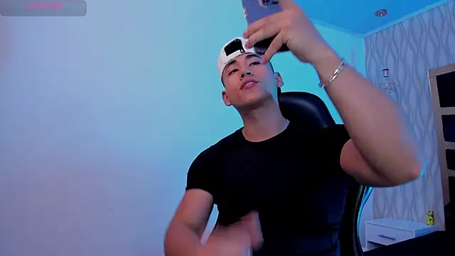 Snapshot of Draven_Marceaux chatting on 10/31/25, 11:22 Draven Marceaux online show from 10/31/25, 11:22