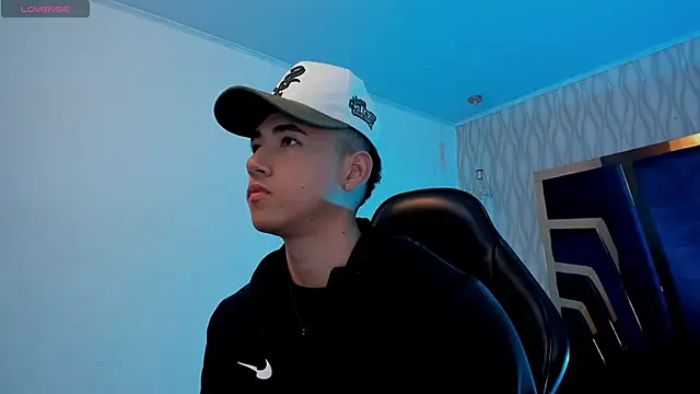 Snapshot of Draven_Marceaux chatting on 11/10/25, 11:20 Draven Marceaux online show from 11/10/25, 11:20