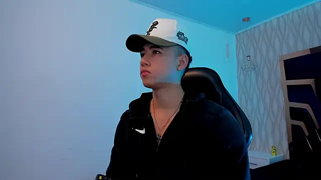 Snapshot of Draven_Marceaux chatting on 11/18/25, 11:36 Draven Marceaux online show from 11/18/25, 11:36