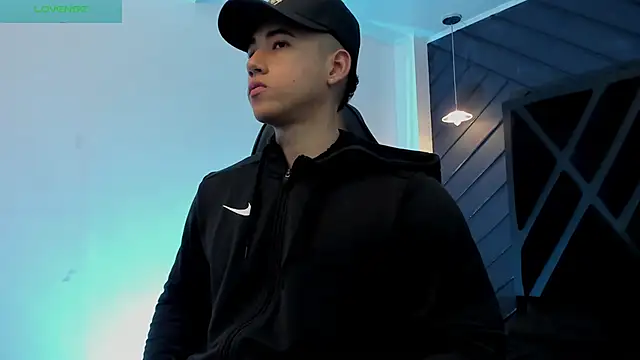 Snapshot of Draven_Marceaux chatting on 12/04/25, 11:19 Draven Marceaux online show from 12/04/25, 11:19