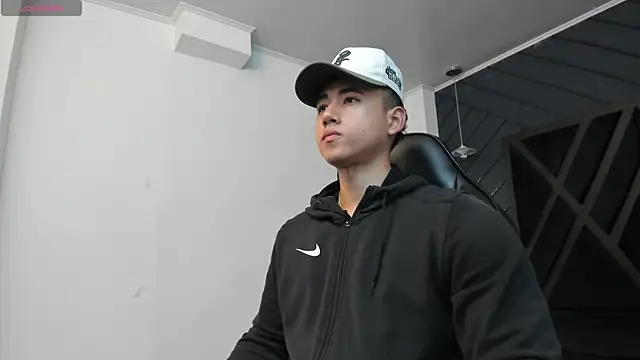 Snapshot of Draven_Marceaux chatting on 12/15/25, 11:36 Draven Marceaux online show from 12/15/25, 11:36