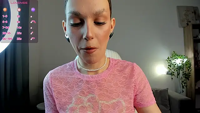 Snapshot of Ice_Strawberry chatting on 11/16/25, 03:01 Ice Strawberry online show from 11/16/25, 03:01