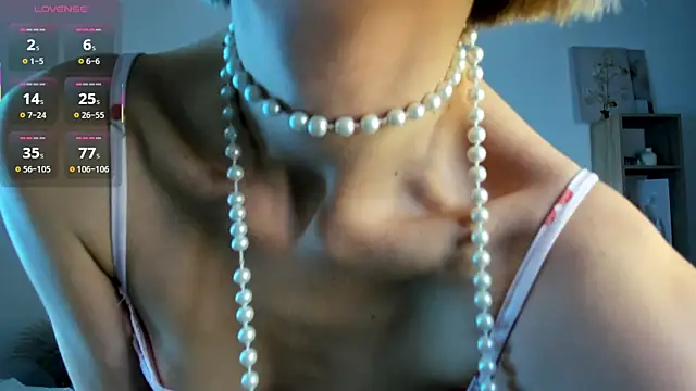 Snapshot of Ice_Strawberry chatting on 11/20/25, 03:07 Ice Strawberry online show from 11/20/25, 03:07