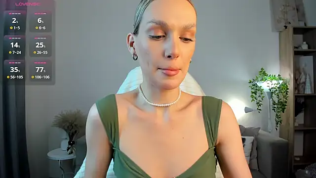 Snapshot of Ice_Strawberry chatting on 11/24/25, 03:17 Ice Strawberry online show from 11/24/25, 03:17