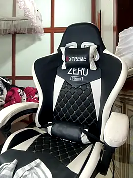 Hanh Luxii online show from 09/20/25, 06:58