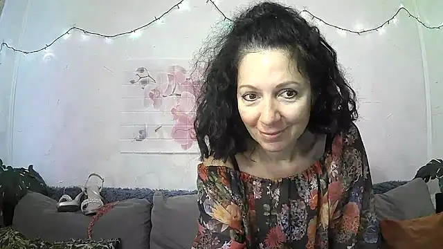 Snapshot of ValleriWind chatting on 05/14/26, 01:56 ValleriWind online show from 05/14/26, 01:56