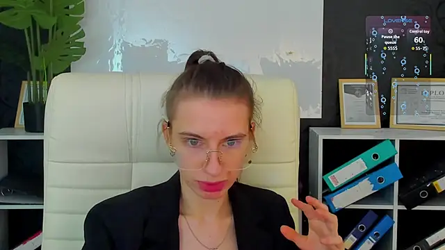 kaleriyaa  online show from 10/18/25, 01:30