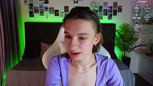 Snapshot of kaleriyaa_ chatting on 11/21/25, 07:51 kaleriyaa online show from 11/21/25, 07:51