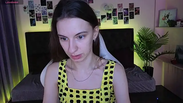 Snapshot of kaleriyaa_ chatting on 12/02/25, 03:01 kaleriyaa online show from 12/02/25, 03:01