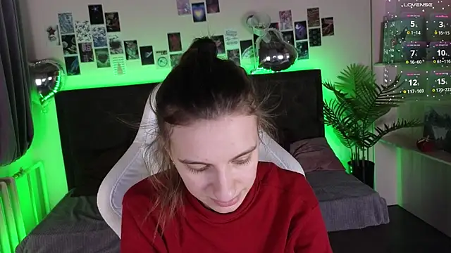 Snapshot of kaleriyaa_ chatting on 12/14/25, 03:23 kaleriyaa online show from 12/14/25, 03:23