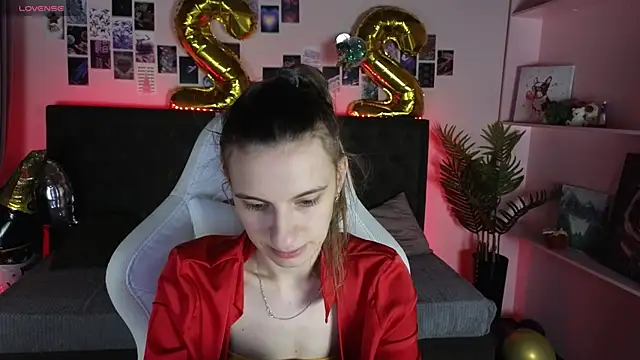 Snapshot of kaleriyaa_ chatting on 12/22/25, 01:35 kaleriyaa online show from 12/22/25, 01:35