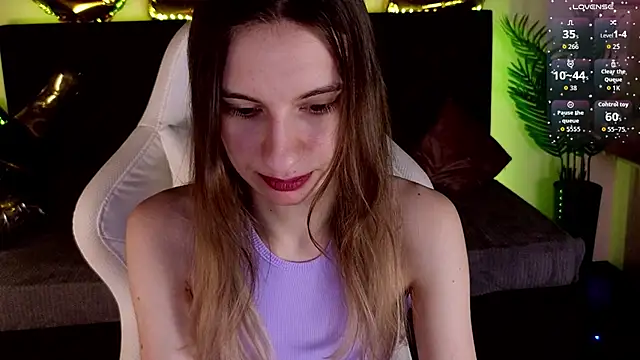 Snapshot of kaleriyaa_ chatting on 12/23/25, 01:25 kaleriyaa online show from 12/23/25, 01:25