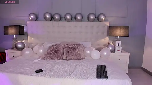 KellyRooss online show from 09/25/25, 12:09