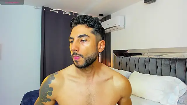 Snapshot of MARC_THOMPSON_ chatting on 09/18/25, 03:03 MARC THOMPSON  online show from 09/18/25, 03:03