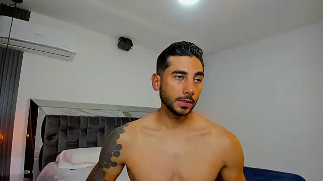 Snapshot of MARC_THOMPSON_ chatting on 10/24/25, 03:25 MARC THOMPSON  online show from 10/24/25, 03:25