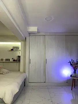 Snapshot of HellennScott chatting on 09/30/25, 11:43 HellennScott online show from 09/30/25, 11:43