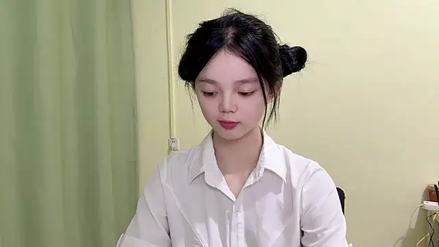 Snapshot of Nicole-13 chatting on 09/18/25, 10:39 Nicole-13 online show from 09/18/25, 10:39