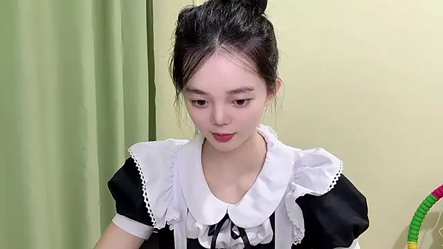 Snapshot of Nicole-13 chatting on 09/21/25, 02:19 Nicole-13 online show from 09/21/25, 02:19