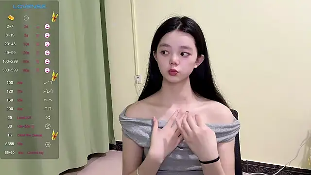 Snapshot of Nicole-13 chatting on 09/30/25, 01:16 Nicole-13 online show from 09/30/25, 01:16