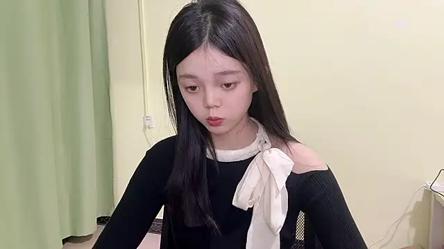 Snapshot of Nicole-13 chatting on 10/25/25, 01:07 Nicole-13 online show from 10/25/25, 01:07