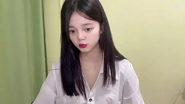 Snapshot of Nicole-13 chatting on 11/04/25, 10:14 Nicole-13 online show from 11/04/25, 10:14