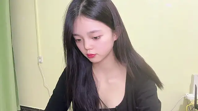 Snapshot of Nicole-13 chatting on 11/05/25, 10:59 Nicole-13 online show from 11/05/25, 10:59