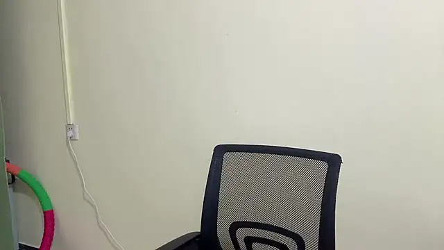 Snapshot of Nicole-13 chatting on 11/08/25, 09:09 Nicole-13 online show from 11/08/25, 09:09