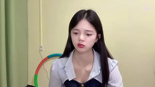 Snapshot of Nicole-13 chatting on 11/12/25, 10:48 Nicole-13 online show from 11/12/25, 10:48