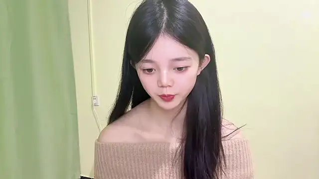 Snapshot of Nicole-13 chatting on 11/15/25, 06:44 Nicole-13 online show from 11/15/25, 06:44