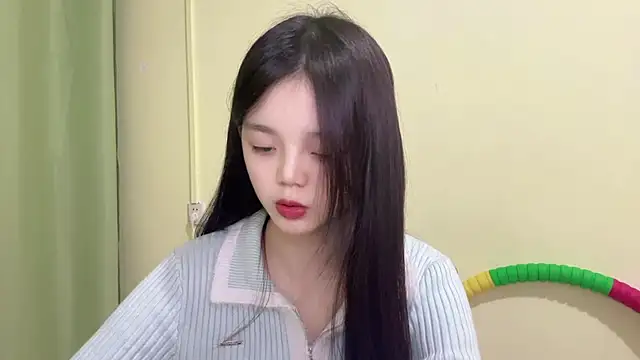 Snapshot of Nicole-13 chatting on 11/19/25, 11:10 Nicole-13 online show from 11/19/25, 11:10