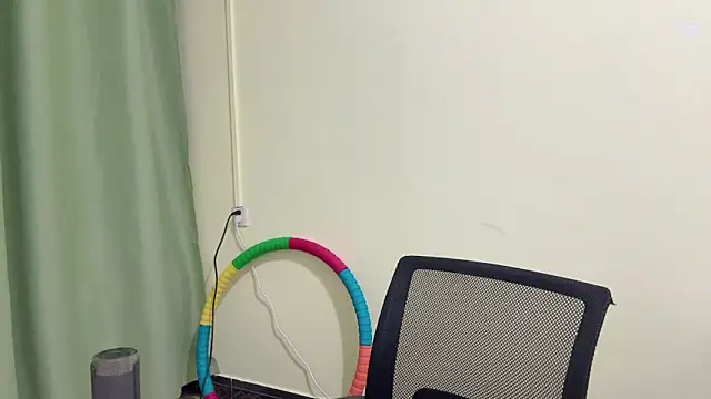 Snapshot of Nicole-13 chatting on 12/16/25, 01:16 Nicole-13 online show from 12/16/25, 01:16