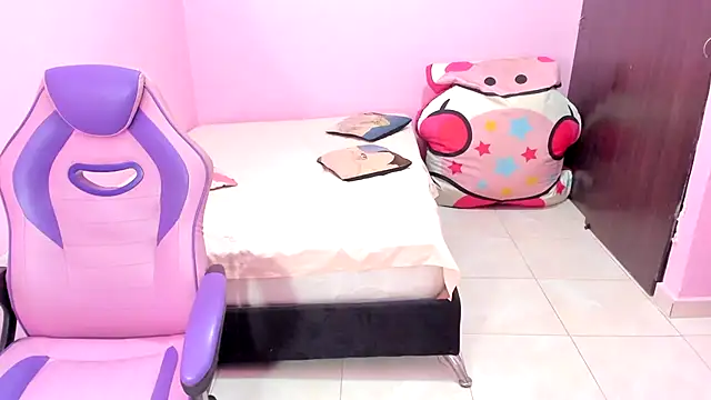 latin doll squirts online show from 09/26/25, 01:04