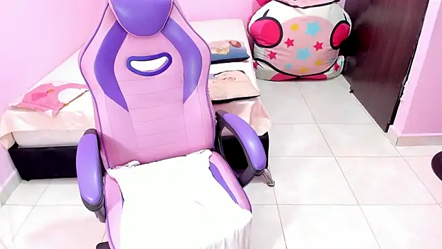 latin doll squirts online show from 10/01/25, 02:12