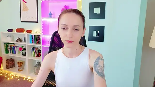 Julia Jae online show from 06/15/26, 06:59