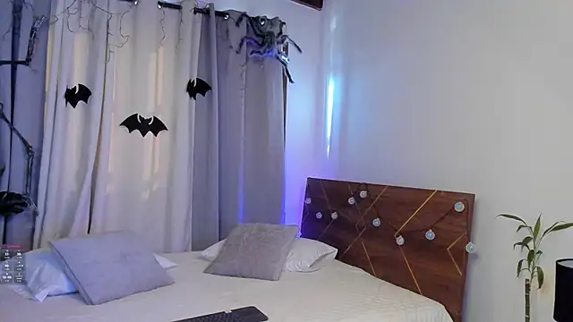 Snapshot of Perfect_design_ chatting on 10/18/25, 12:39 Perfect design online show from 10/18/25, 12:39