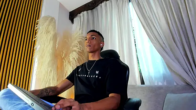 JulienSaint online show from 06/19/26, 11:36