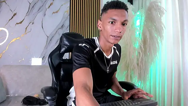 JulienSaint online show from 07/19/26, 01:37