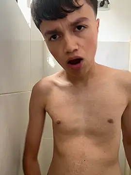 Snapshot of andrew_gara chatting on 09/21/25, 07:15 andrew gara online show from 09/21/25, 07:15