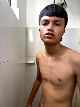 Snapshot of andrew_gara chatting on 09/22/25, 08:44 andrew gara online show from 09/22/25, 08:44