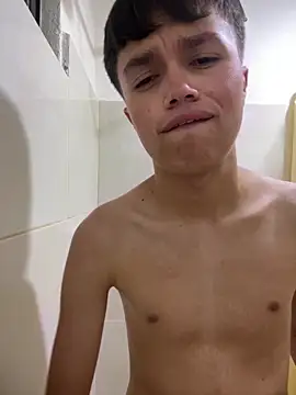 Snapshot of andrew_gara chatting on 09/24/25, 12:36 andrew gara online show from 09/24/25, 12:36