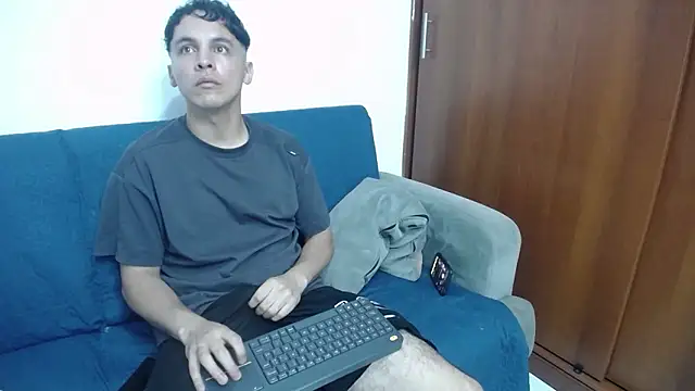 Snapshot of Andres_69_Fantasy chatting on 06/21/26, 11:18 Andres 69 Fantasy online show from 06/21/26, 11:18