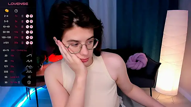 BellaCaress online show from 11/19/25, 02:22