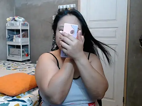 Snapshot of jengrey chatting on 10/25/25, 11:54 jengrey online show from 10/25/25, 11:54