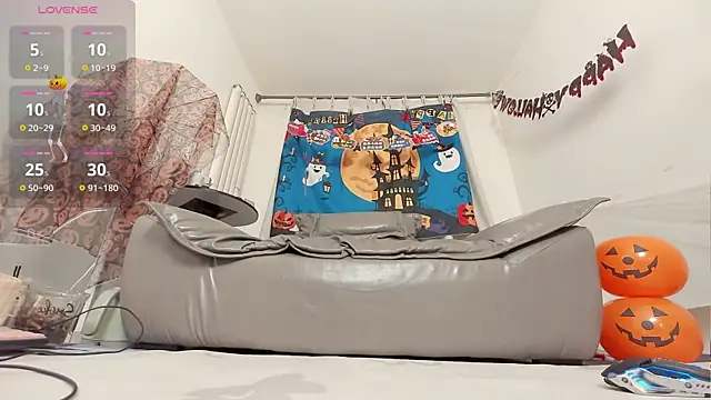 Snapshot of fox-yiyi chatting on 10/25/25, 12:02 fox-yiyi online show from 10/25/25, 12:02