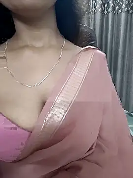 Snapshot of SEEMA_127 chatting on 09/10/25, 04:01 SEEMA 127 online show from 09/10/25, 04:01