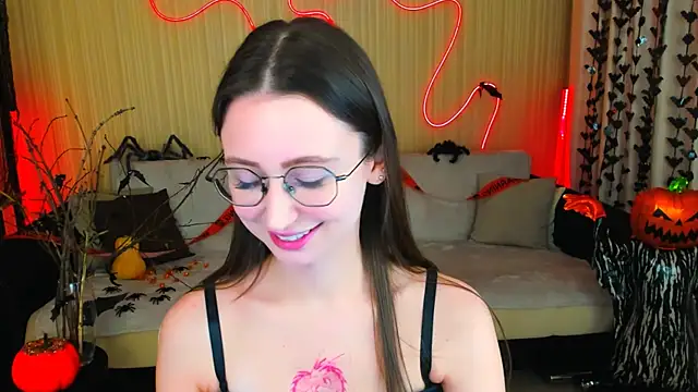 YourLovellyStory online show from 10/30/25, 04:30