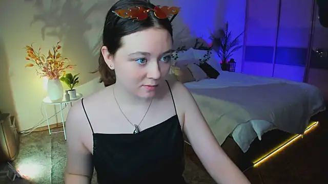 Snapshot of AlluringLookk chatting on 11/13/25, 11:20 AlluringLookk online show from 11/13/25, 11:20