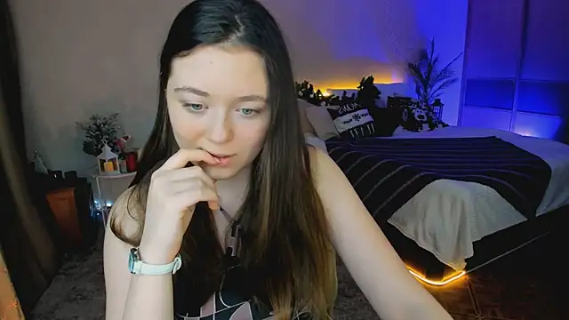 Snapshot of AlluringLookk chatting on 12/16/25, 01:16 AlluringLookk online show from 12/16/25, 01:16